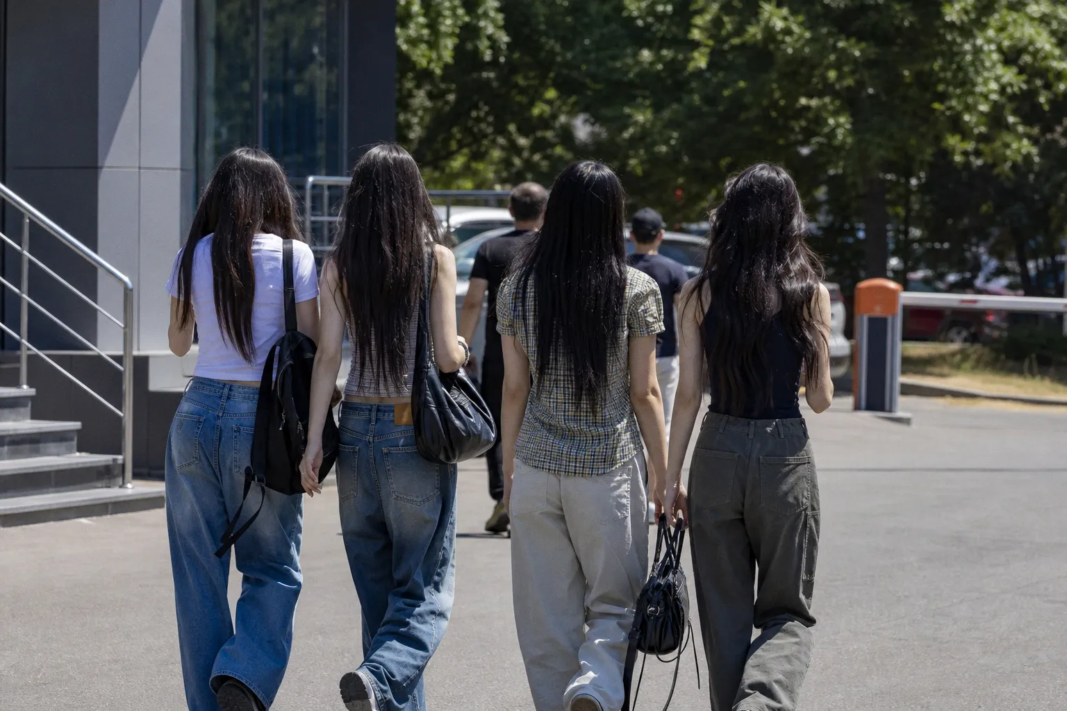 NewJeans возвращаются: первые тизеры группы в обновленном составе из четырех участниц