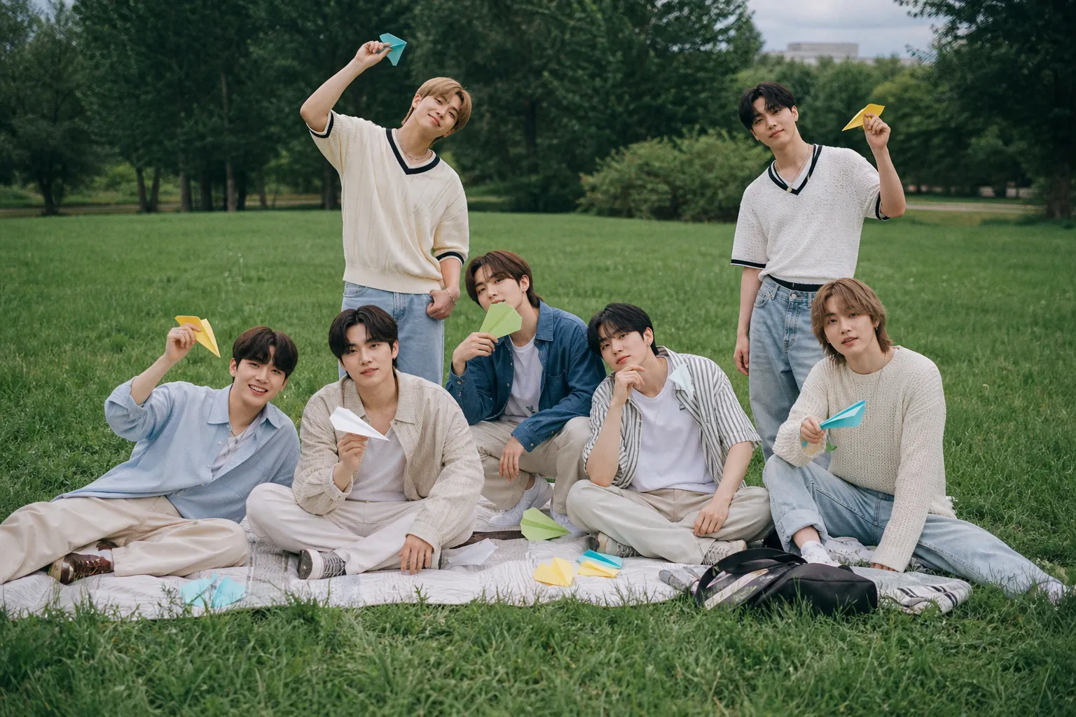 Почему почти половина K-pop групп распадается в первые три года после дебюта